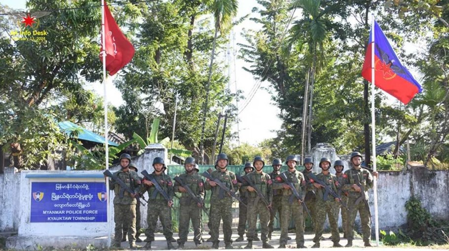 Junta forces continue  fleeing to Bangladesh