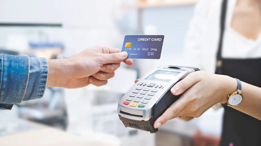 Banks offer hefty discounts on cashless shopping and traveling 