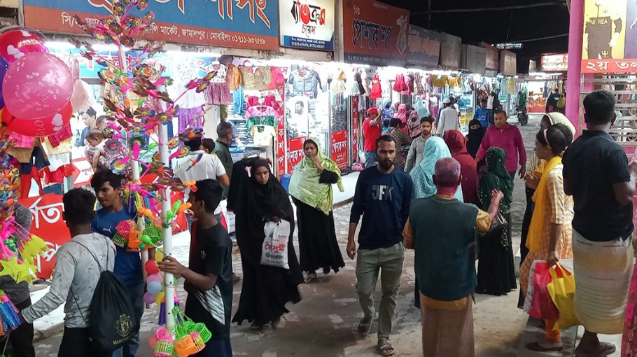 Eid shopping gains momentum in Jamalpur 