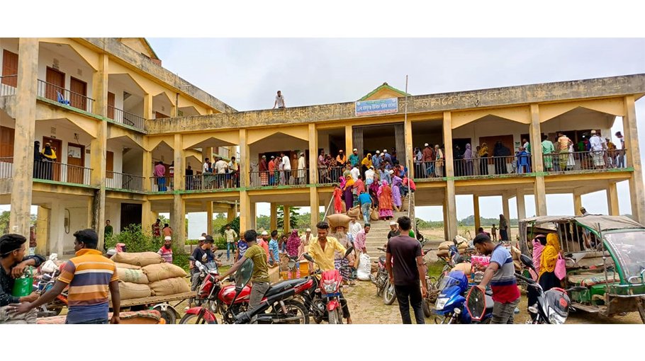 Several hundred fishermen return empty-handed without allocated rice in Kalapara 