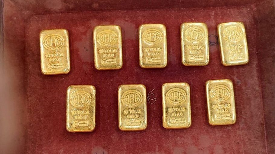 UP member held with 9 gold bars