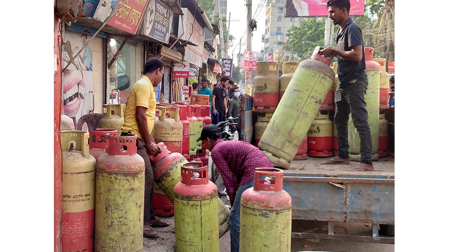 Gas cylinders being sold illegally in Cumilla