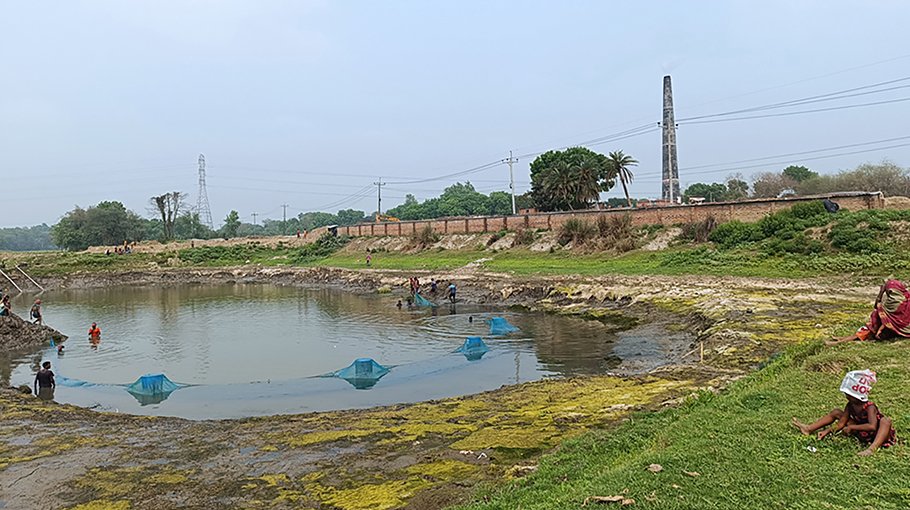 Use of water, soil for brick kilns by ruling party leaders alleged