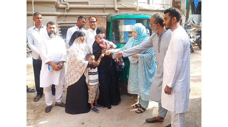 FM gives autorickshaw to family of driver killed in cylinder blast