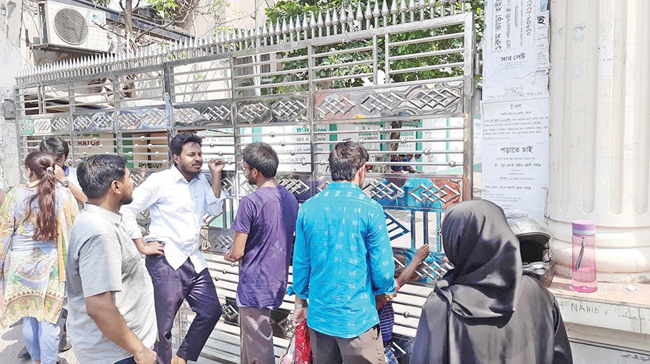 20 candidates miss BCS exam for delay in entering centre