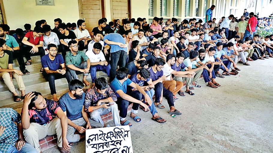 CUET students halts movement, classes resume