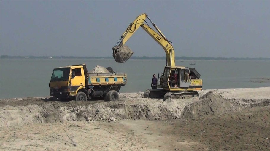 12 held for illegal sand extraction in Ishwardi