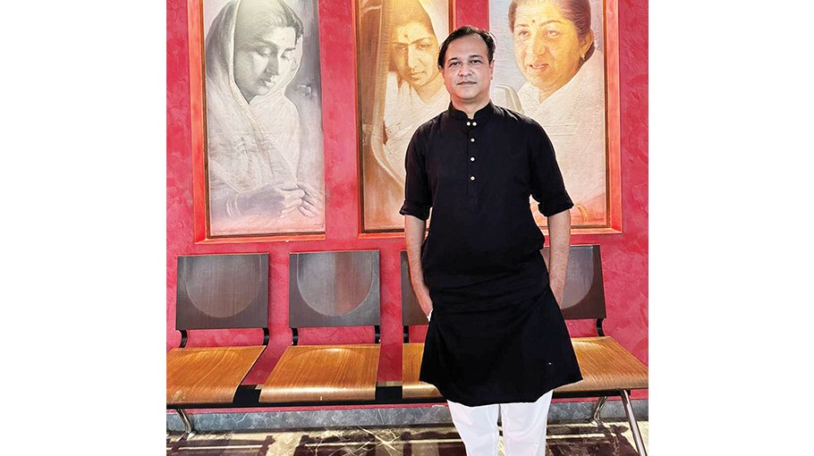 Asif Akbar to make Bollywood debut
