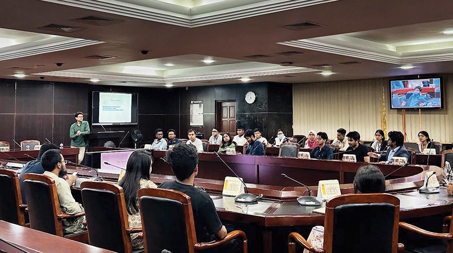 NSU hosts dialogue on career prospects in Economics, Dev studies 