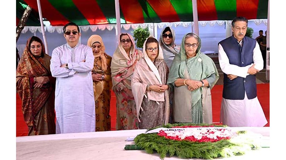 PM pays tributes to Bangabandhu in Tungipara 