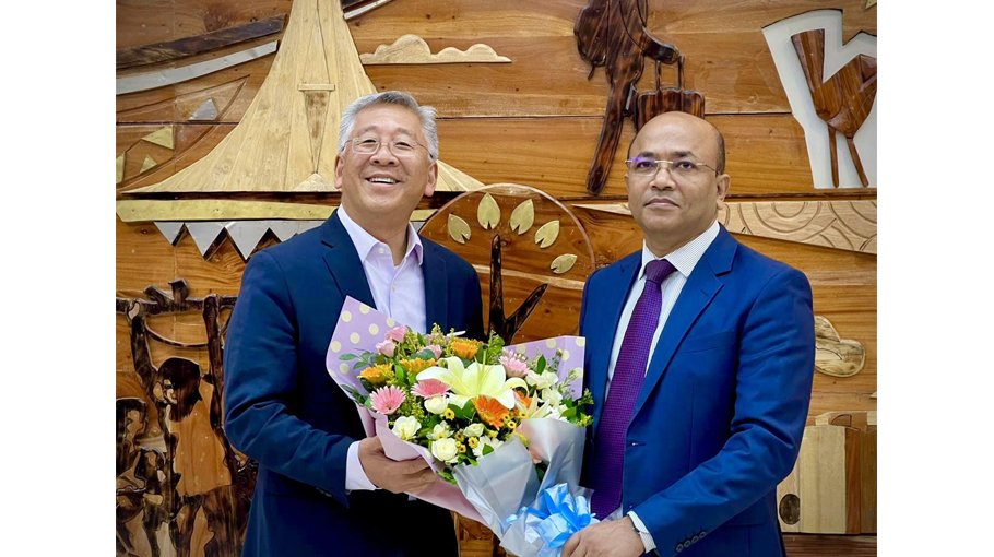 Donald Lu arrives in Dhaka
