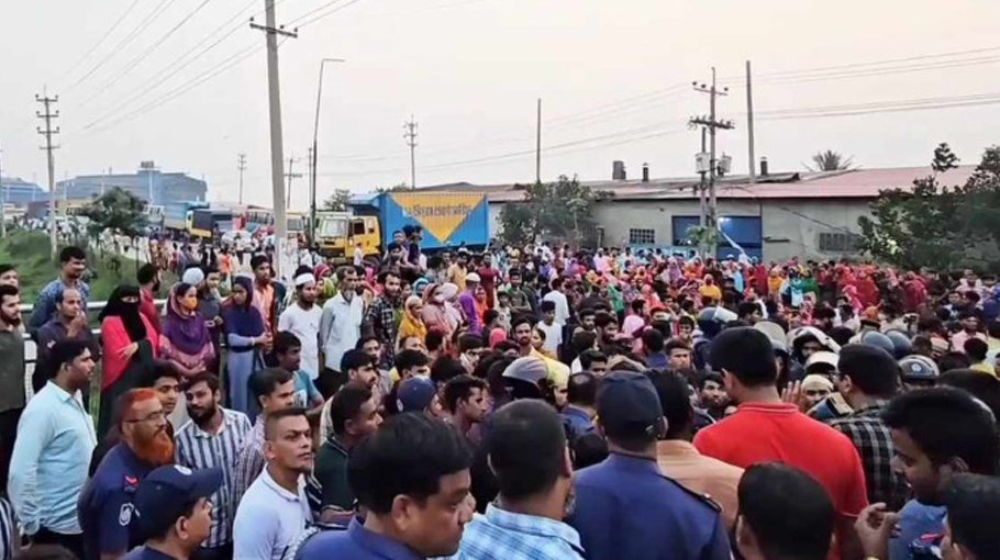 Protest over unpaid wages causes traffic halt in Kuril