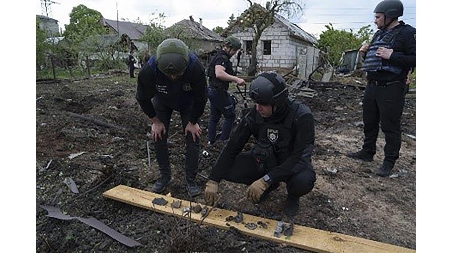 Ukraine, Russia exchange drone attacks while Russia continues its push in the east