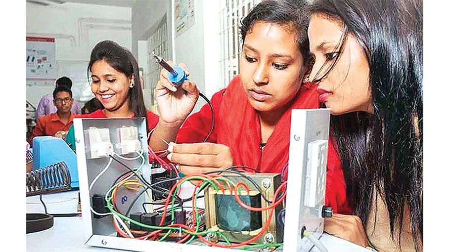 Govt announces scholarships for 80,000 technical edn students