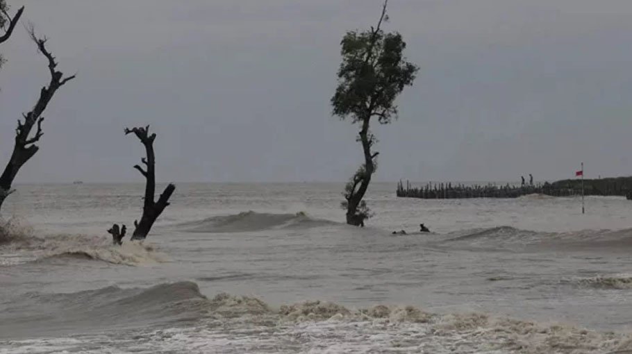 Cyclone Remal: Low-lying areas inundated in Cox’s Bazar 