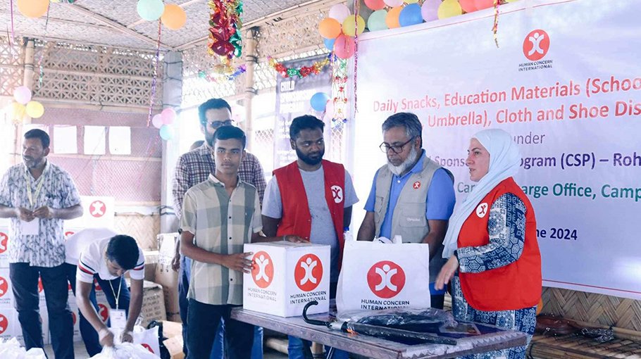 Eid gifts distributed to Rohingya refugee kids