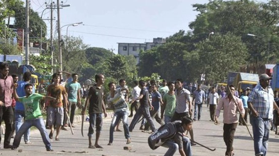 AL intra-party clash leaves 18 injured in Ctg