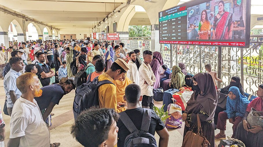 Tailback, train delay spoil Eid journey
