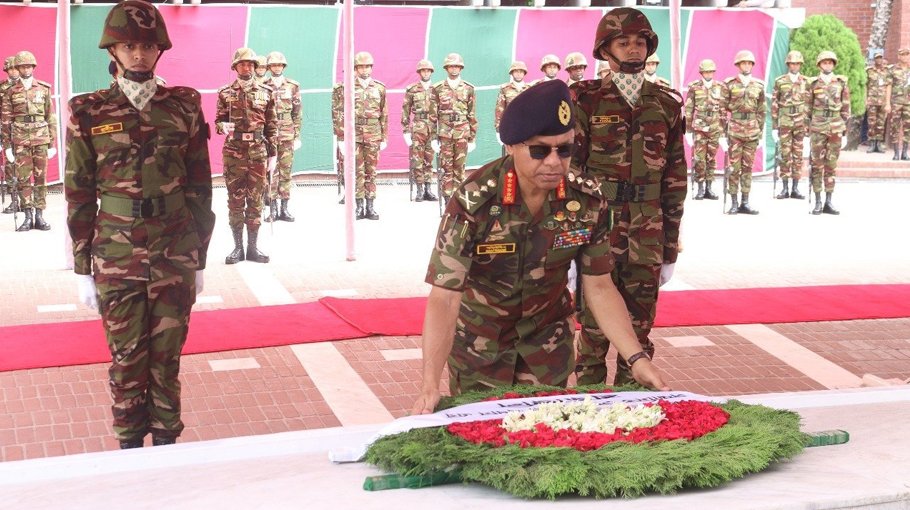 Army chief pays homage to Bangabandhu in Tungipara