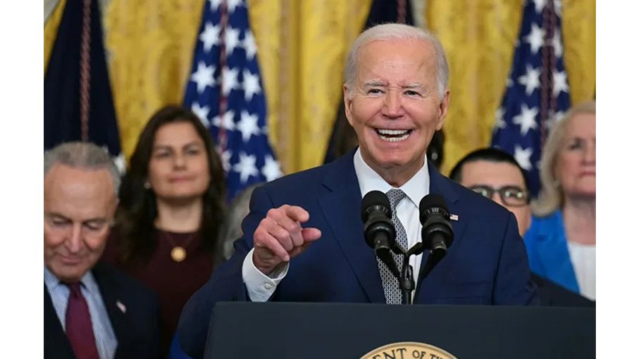 Biden relaxes visa rules in pre-election balancing act