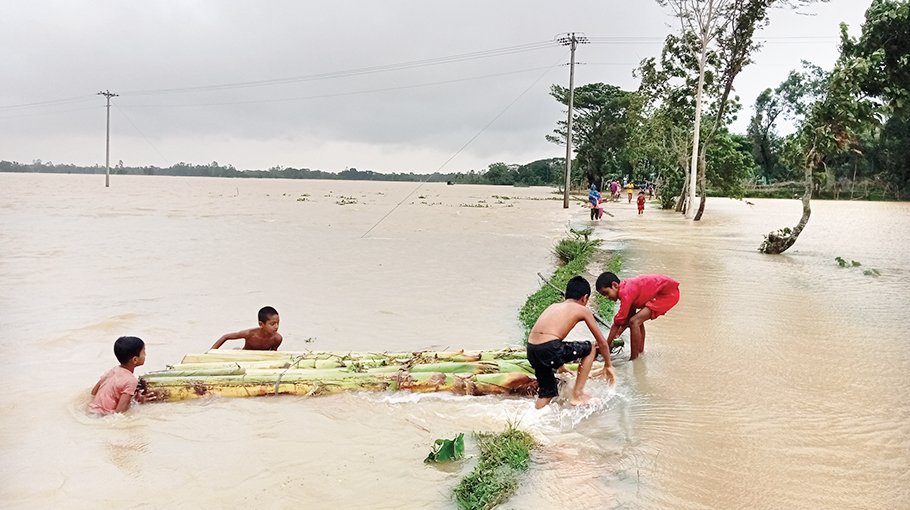Flood water sweeps away 3 children