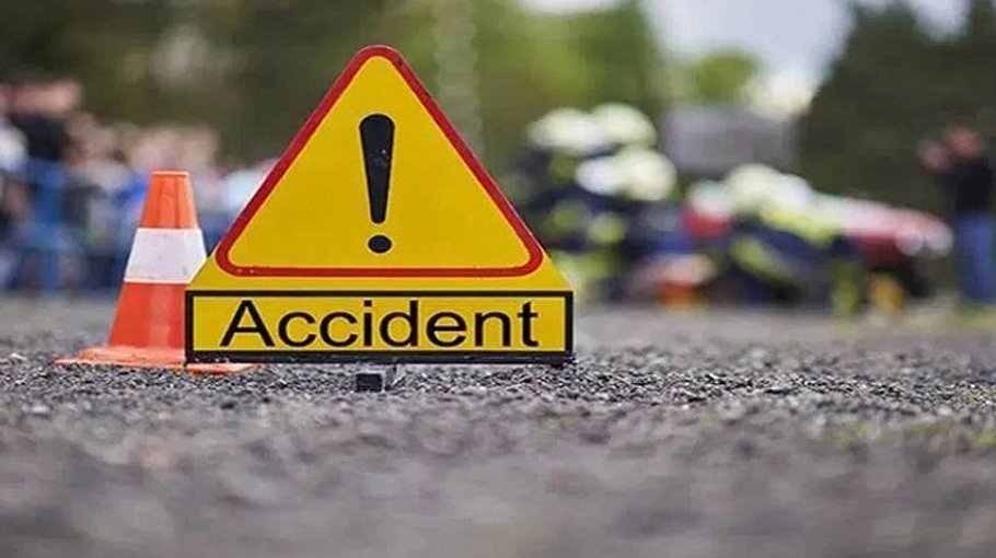 2 killed, 4 injured in Munshiganj road crash