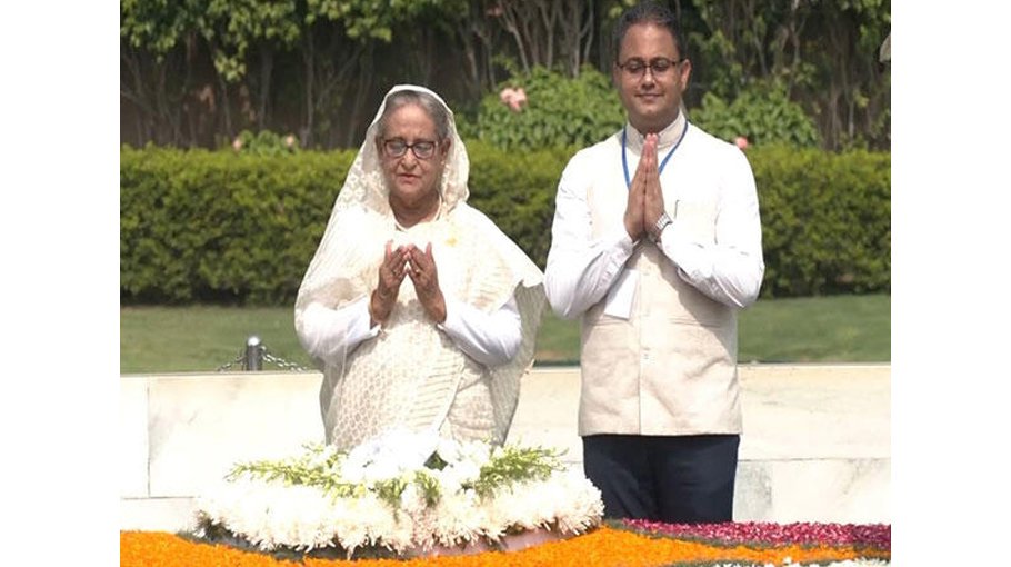 PM pays homage to Mahatma Gandhi