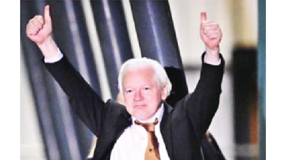 Assange returns home after US   legal battle ends