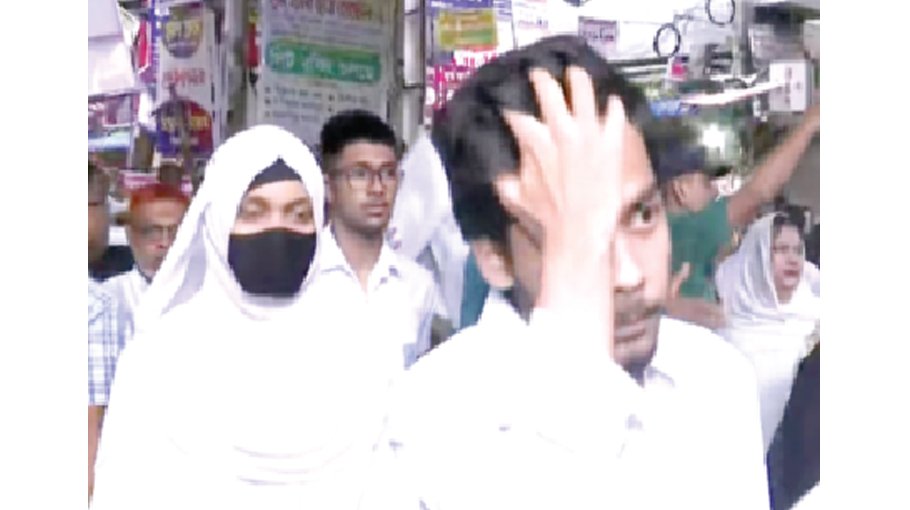 DMP’s Quick Response Team helps students go to HSC exam centers during  rain