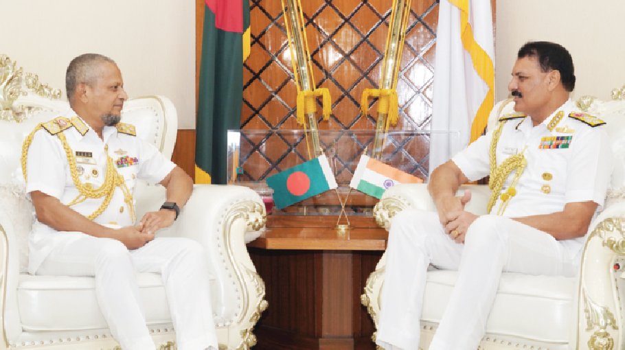 Indian Navy chief calls on chiefs of three services 