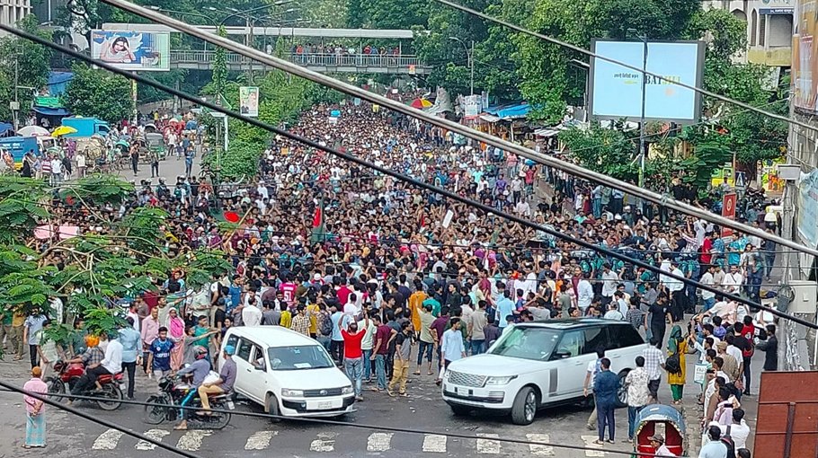 Shahbagh, Dhaka-Aricha Highway blocked for hours