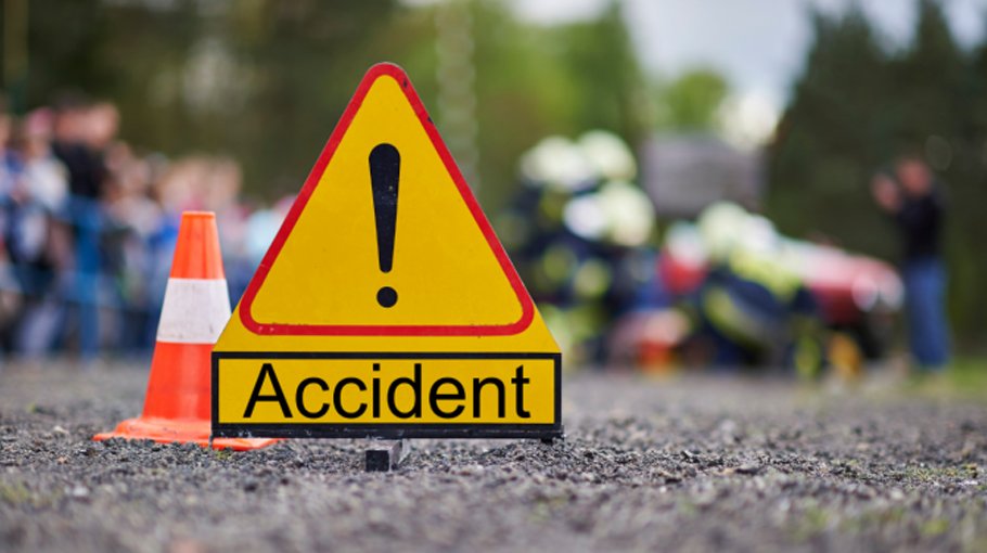Collision on Dhaka Elevated Expressway leaves car overturned