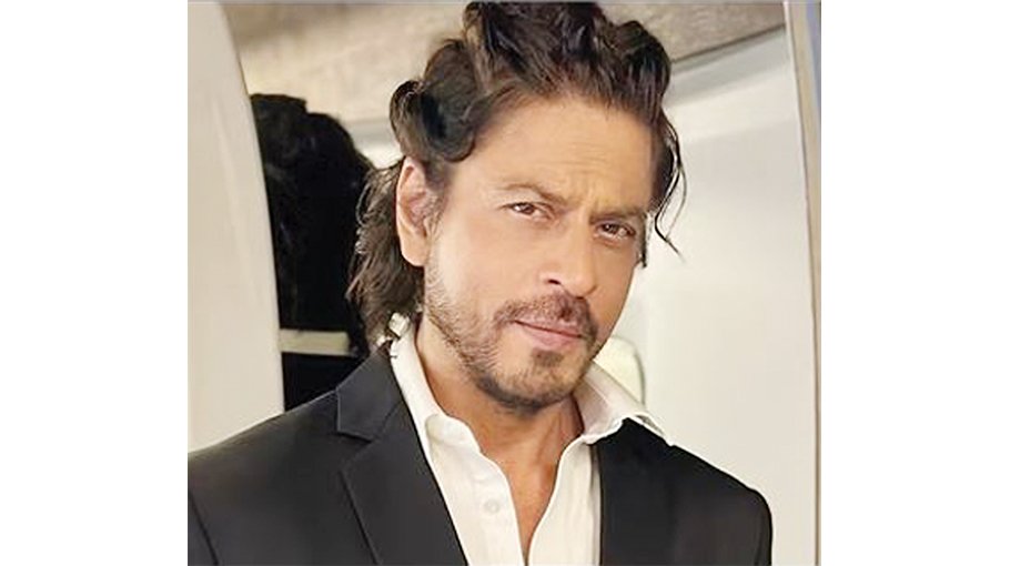 SRK shares tips to win women’s hearts