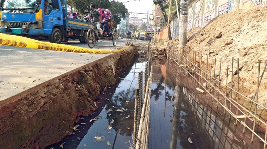 Unauthorised road digging  Mayor accuses WASA, Titas