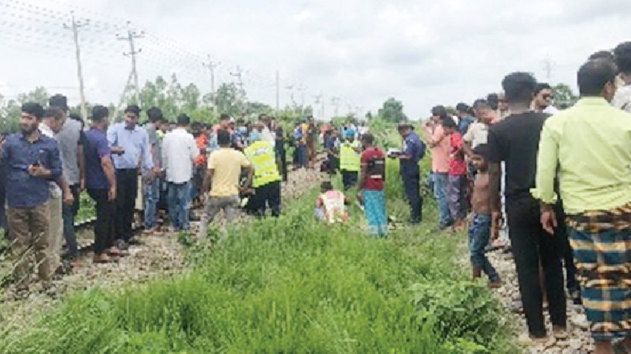 Five crushed under train in Narsingdi