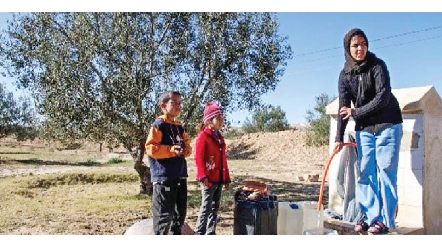 Tunisian village women fight  for running water