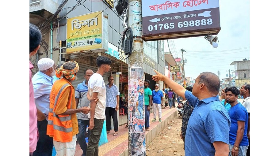 Sreemangal municipality conducts drive to raze illegal structures 