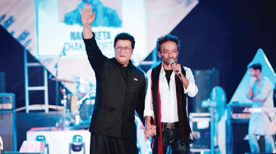 Nachiketa, Ferdous shine together on Dhaka's stage