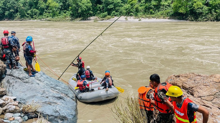 7 bodies recovered after landslide sweeps  buses into river in Sri Lanka