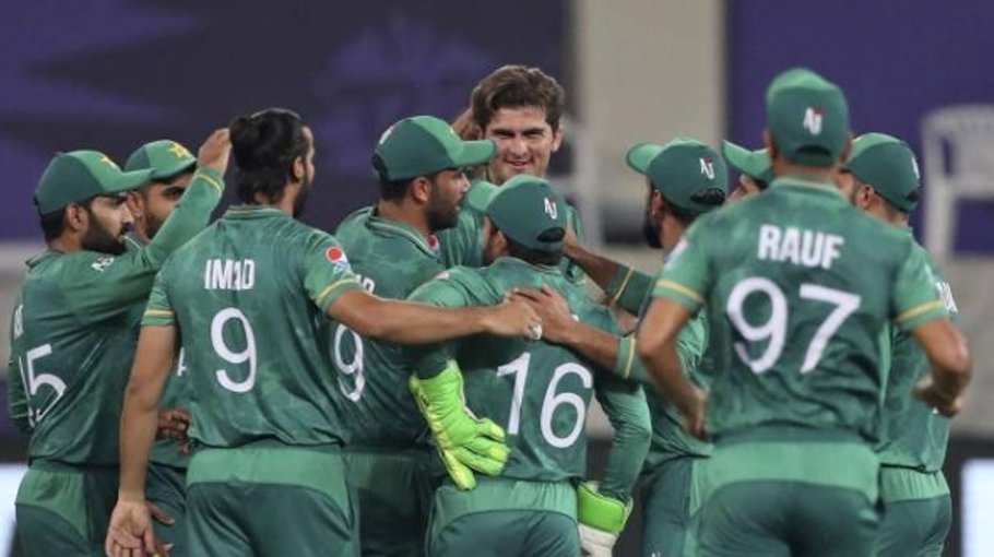 Pakistan clinch 10-wicket win 