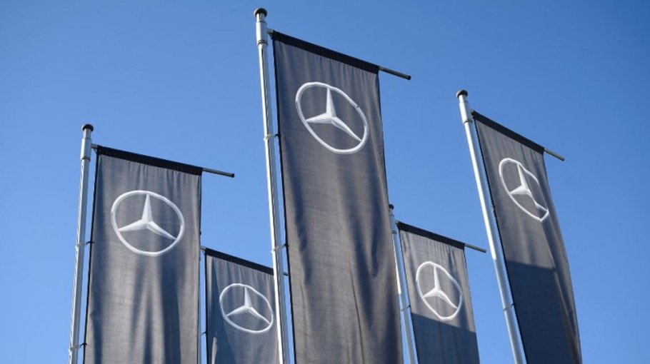 Mercedes profit falls on weaker sales