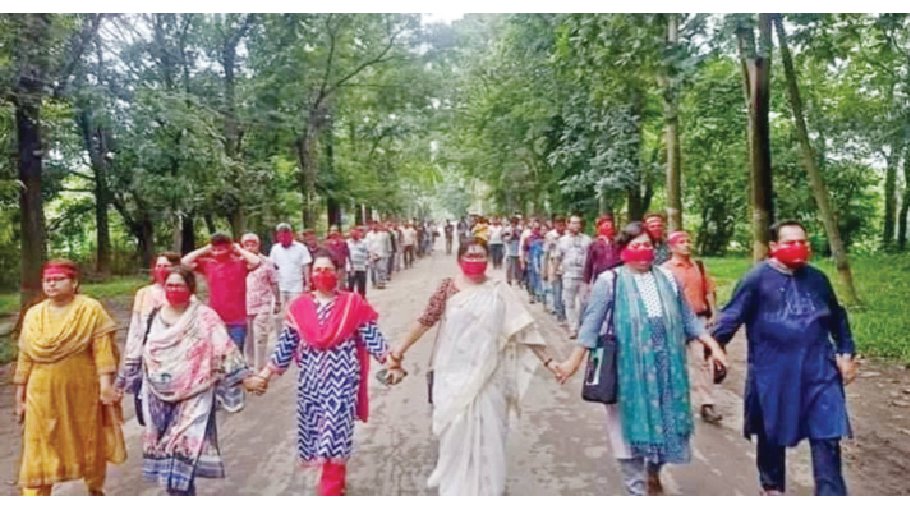 JU protests deaths covering mouths, eyes with red cloth