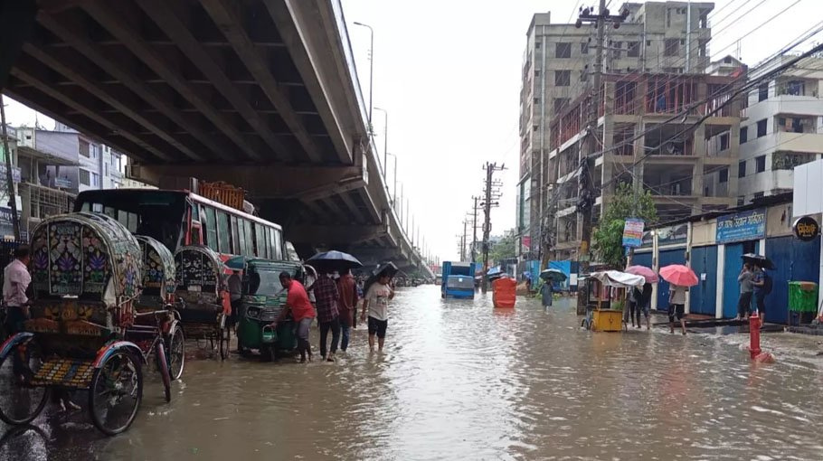 Low-lying areas in Ctg city waterlogged after downpour
