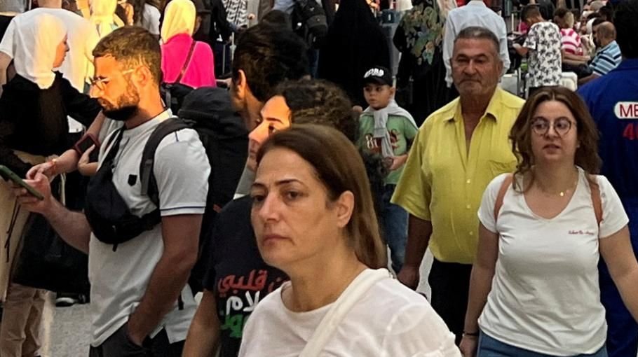 Foreigners urged to leave Lebanon as war fears grow