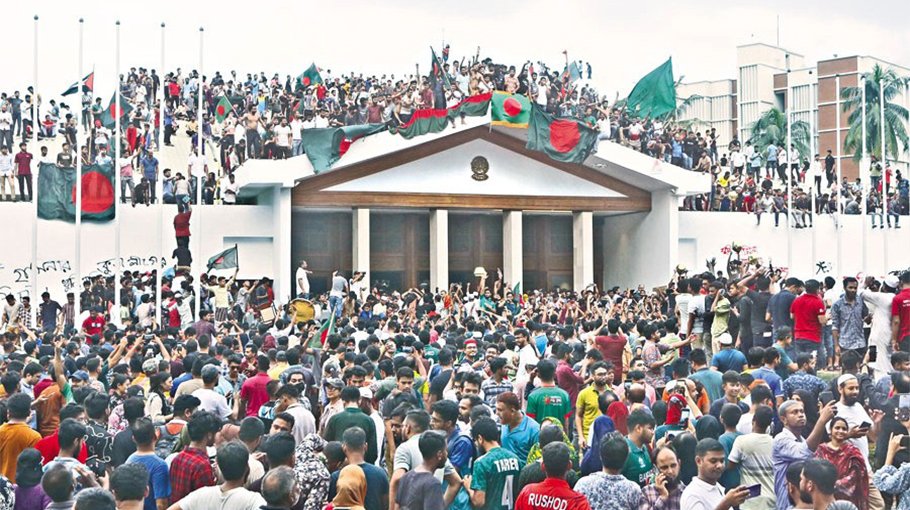 People storm Ganabhaban, PMO, JS