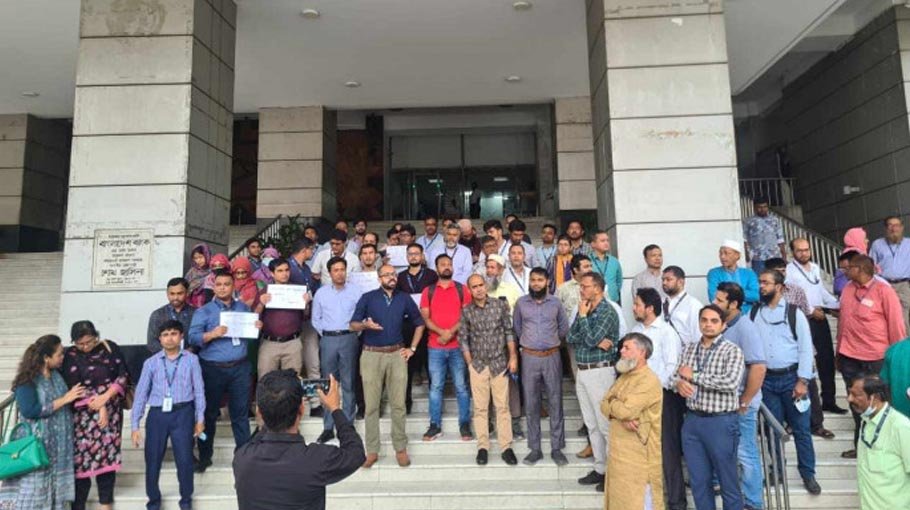 BB dy governors leave office amid protests