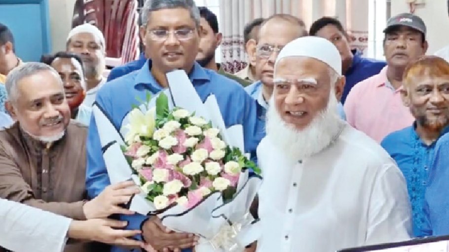 Jamaat Ameer visits Dhakeshwari Temple