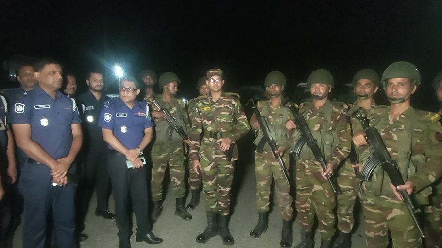 Police start carrying out duty in Meherpur with help of army