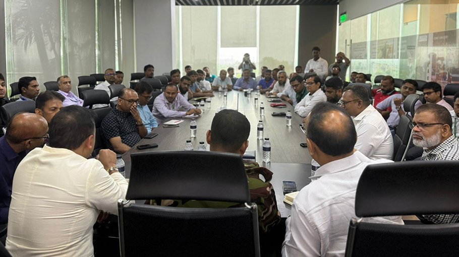 RMG factory owners discuss law & order situation with Army task force 