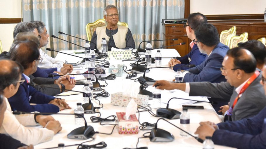 Dr Yunus asks RMG manufacturers to help rebuild nation